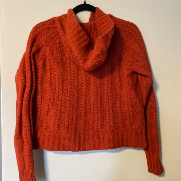 Paraphrase short hooded sweater size L - Picture 3 of 3